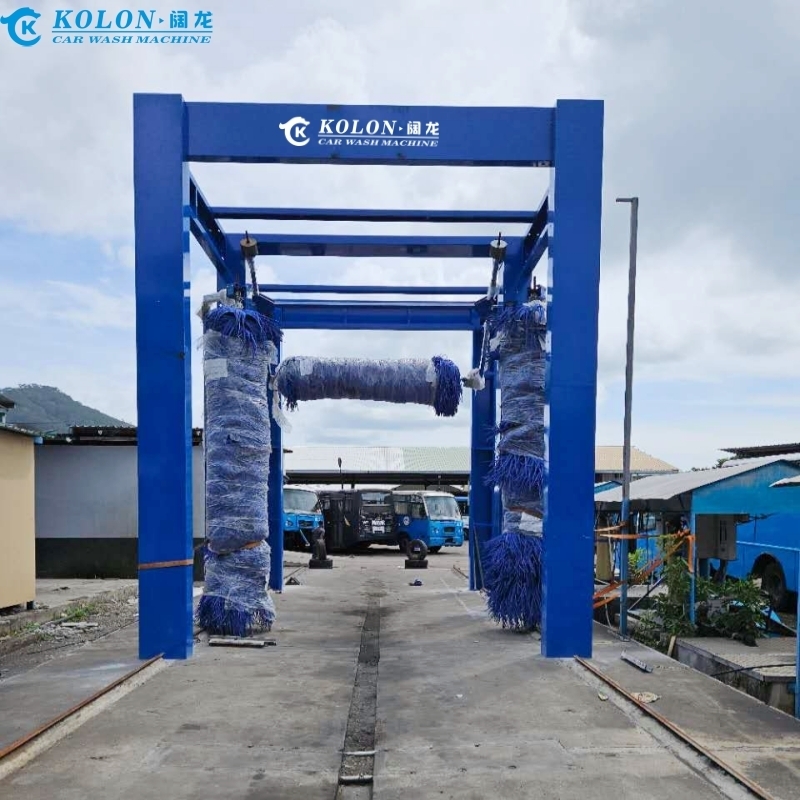 KOLON 드라이브 스루 비상 정지 버튼 장착 3브러시 버스 세차기 (PLC 제어, 267L 물 소비)