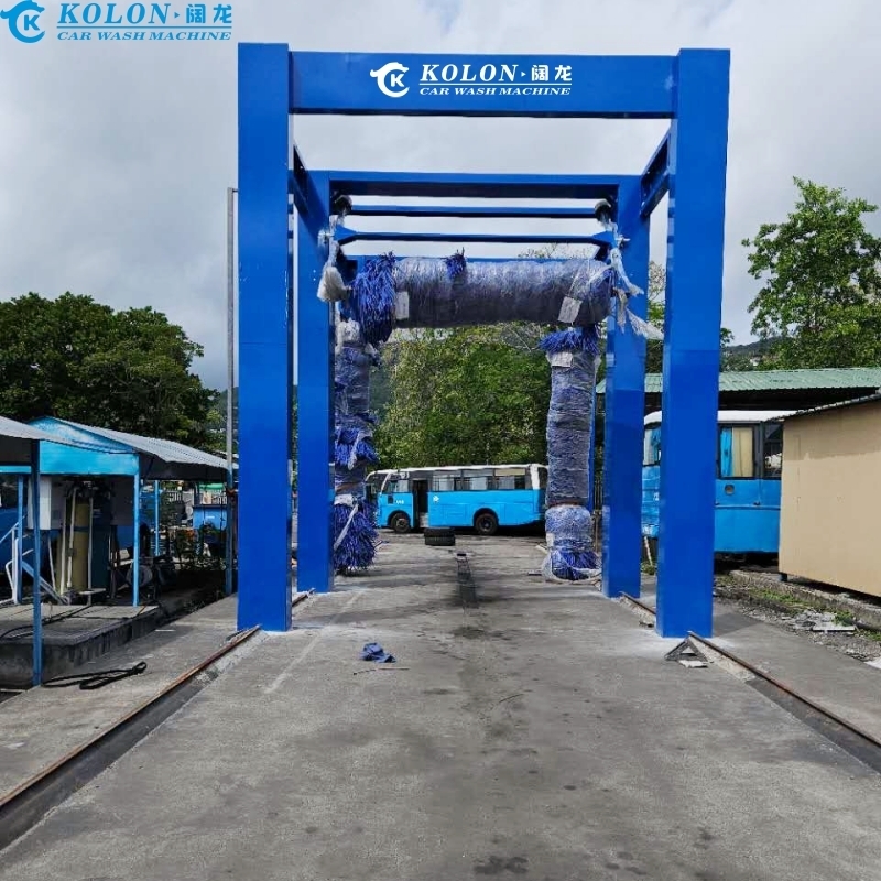 KOLON 드라이브 스루 비상 정지 버튼 장착 3브러시 버스 세차기 (PLC 제어, 267L 물 소비)