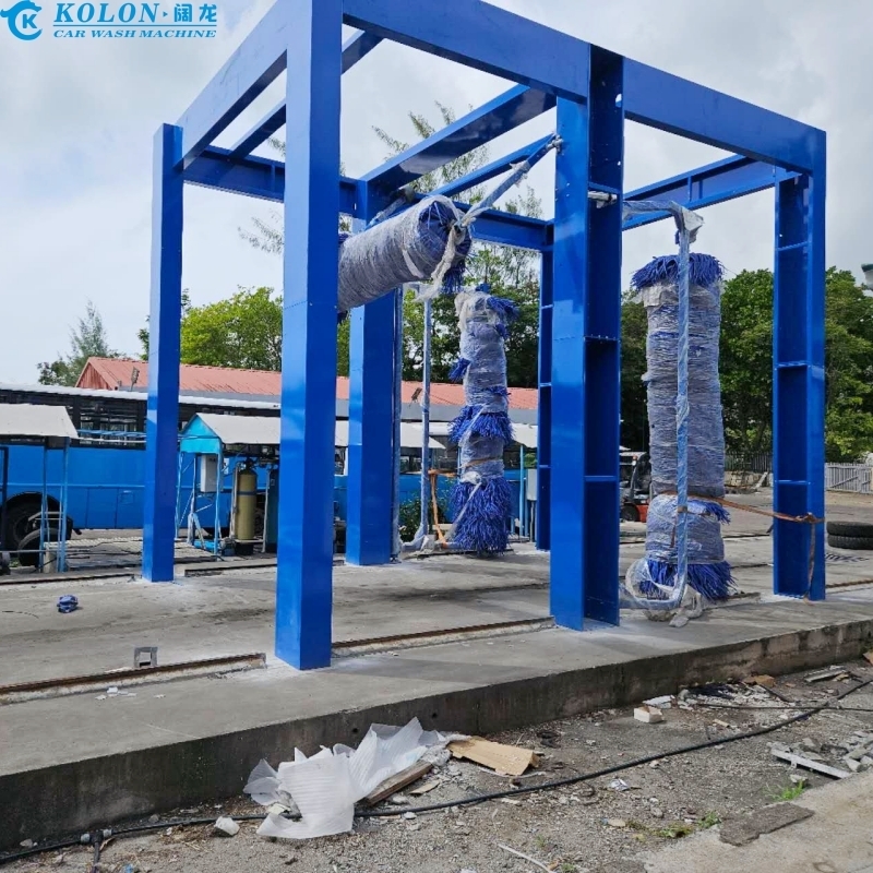 KOLON 드라이브 스루 비상 정지 버튼 장착 3브러시 버스 세차기 (PLC 제어, 267L 물 소비)